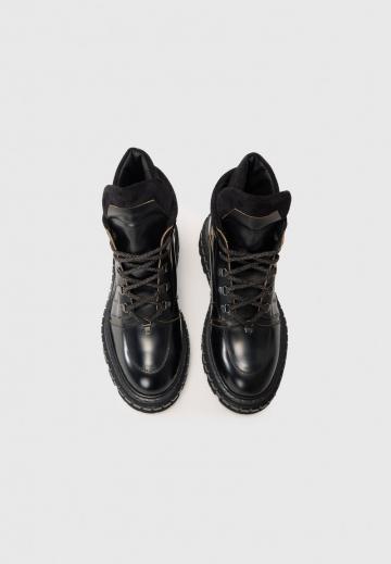 Ботинки на шнуровке