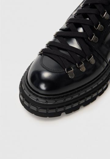 Ботинки на шнуровке