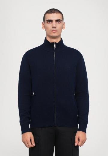 Вязаная кофта