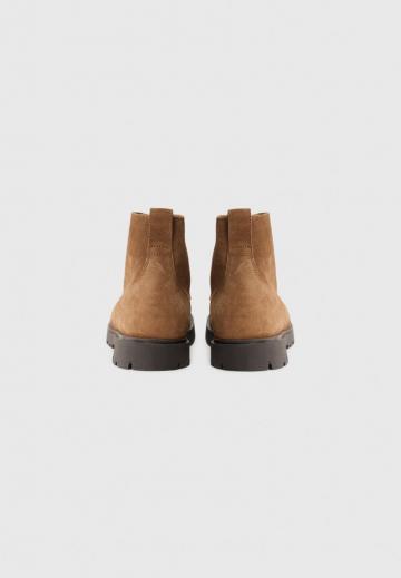 Ботинки на шнуровке