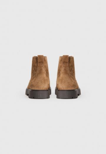 Ботинки на шнуровке