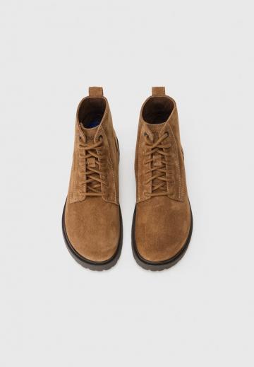 Ботинки на шнуровке