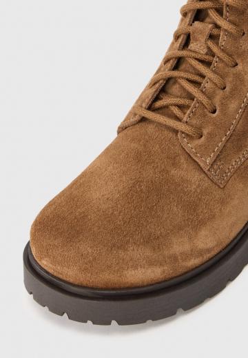 Ботинки на шнуровке