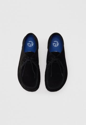 Ботинки на шнуровке