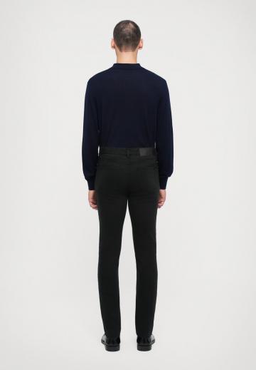 Узкие джинсы