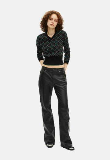 Пуловер с вырезом V