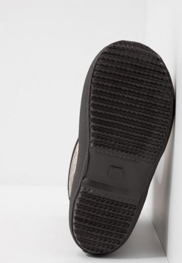 Резиновые сапоги