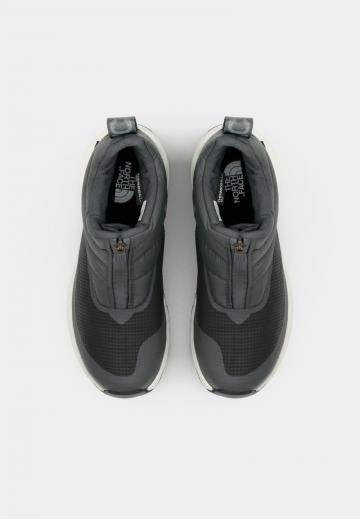 Спортивные сапоги