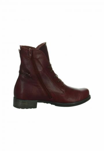 Ботинки на шнуровке