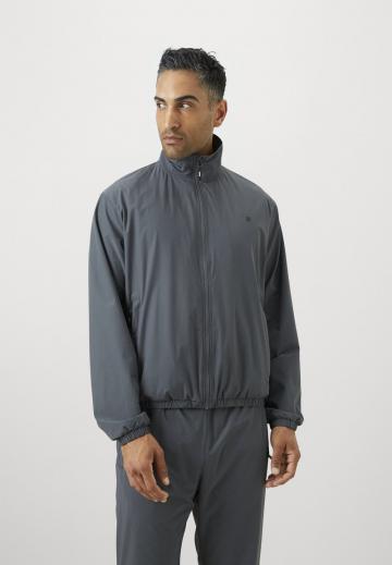 Спортивная куртка