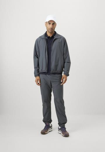 Спортивная куртка