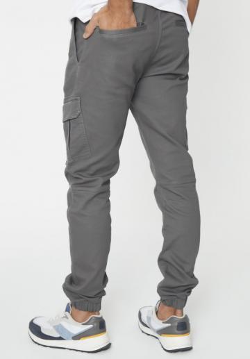 Брюки с накладными карманами