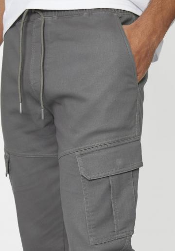Брюки с накладными карманами