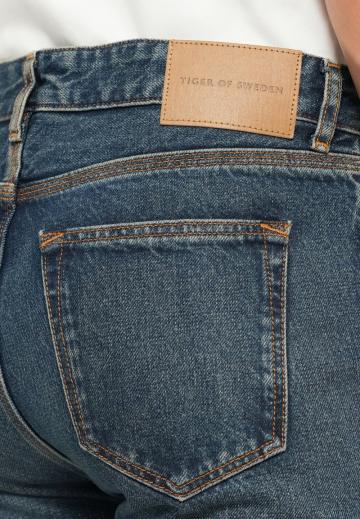 Прямые джинсы