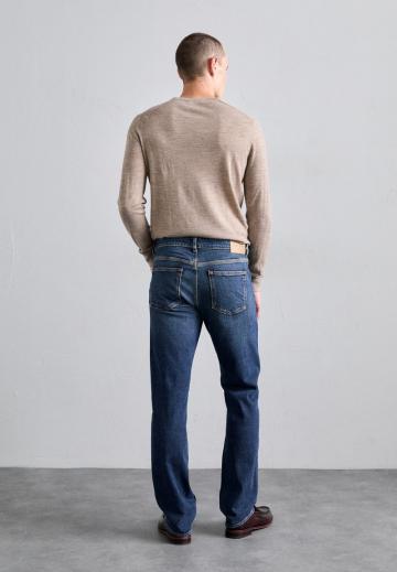 Прямые джинсы