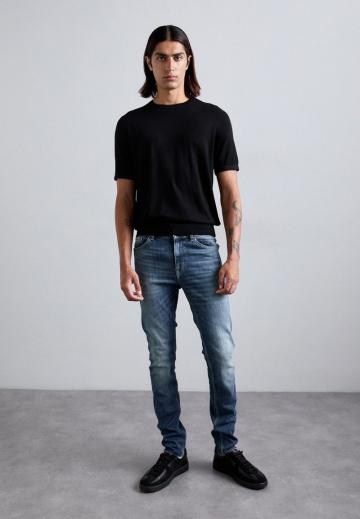 Узкие джинсы