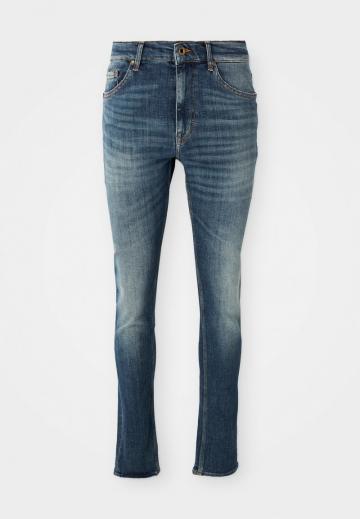 Узкие джинсы