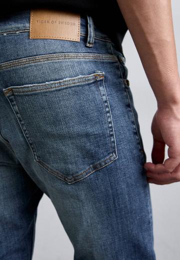 Узкие джинсы