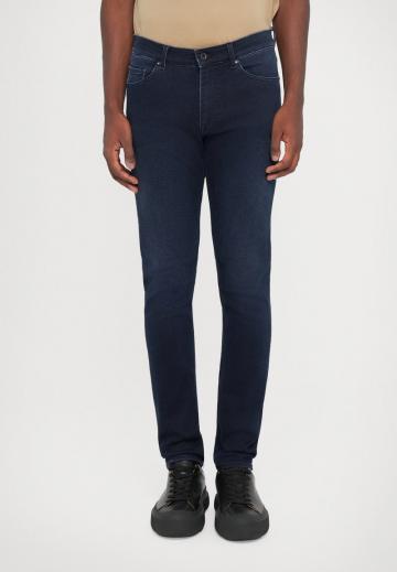 Узкие джинсы