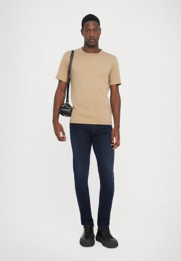 Узкие джинсы