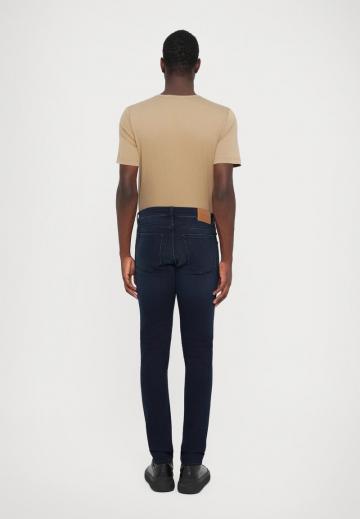 Узкие джинсы