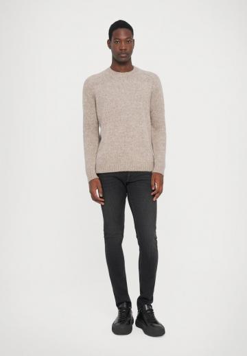 Узкие джинсы