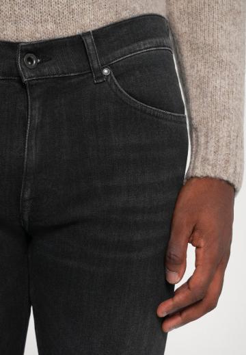 Узкие джинсы