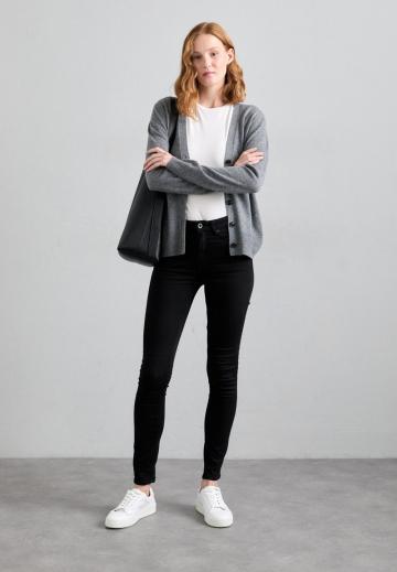 Узкие джинсы