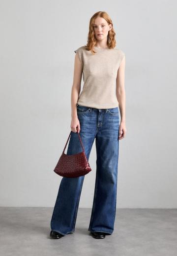 Клешеные джинсы