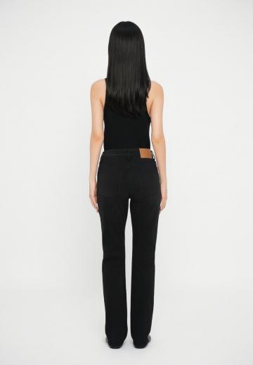 Узкие джинсы