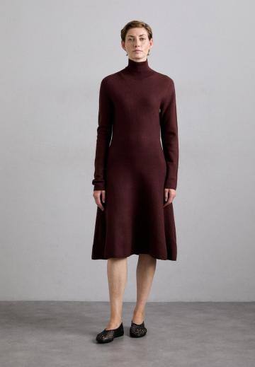 Вязаное платье