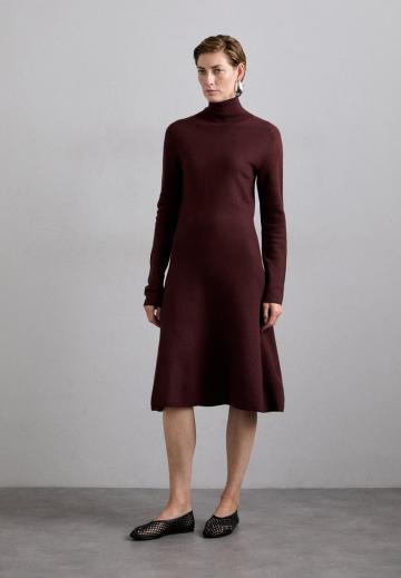 Вязаное платье