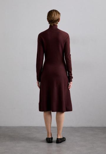 Вязаное платье