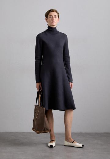 Вязаное платье