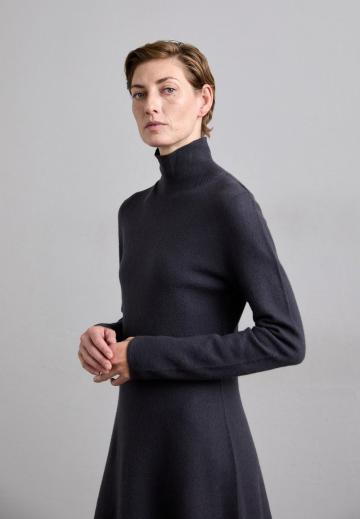 Вязаное платье