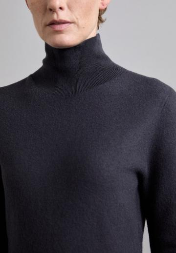 Вязаное платье