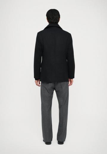 Короткое пальто