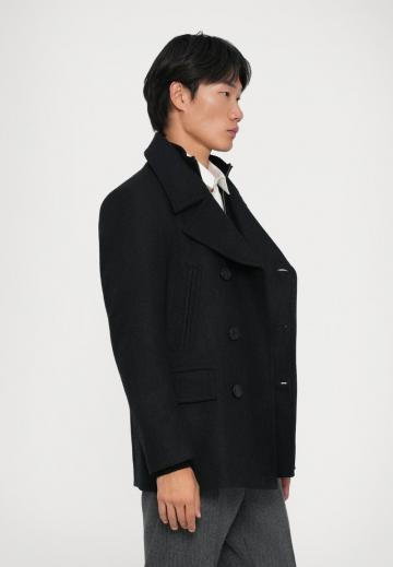 Короткое пальто