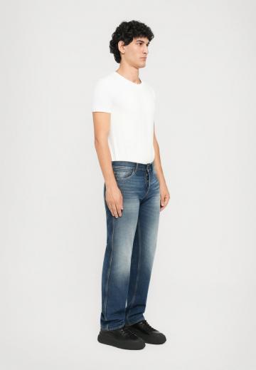 Прямые джинсы