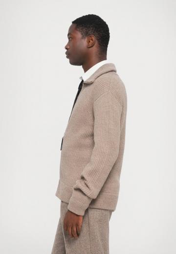 Вязаная кофта