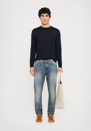 Узкие джинсы