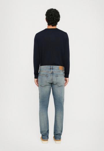 Узкие джинсы