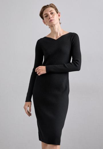 Вязаное платье