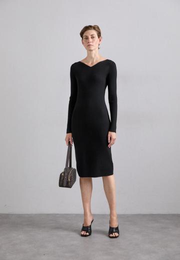 Вязаное платье