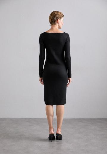 Вязаное платье