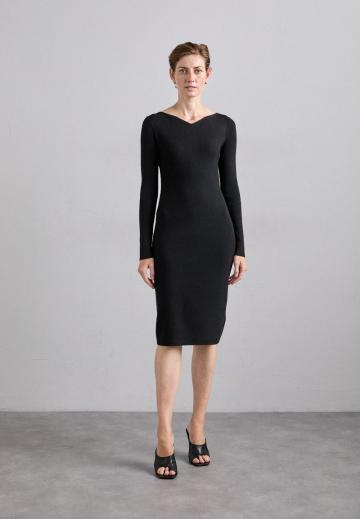 Вязаное платье