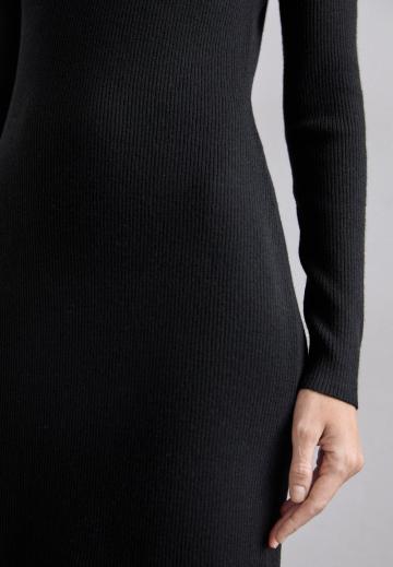 Вязаное платье