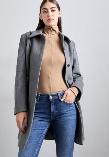 Узкие джинсы