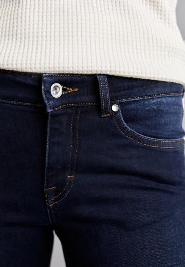 Узкие джинсы