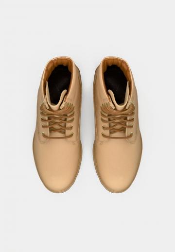 Ботинки на шнуровке